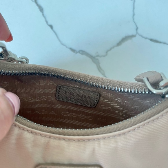 PRADA Nylon Mini Re-Edition 2000 - Picture 5 of 7